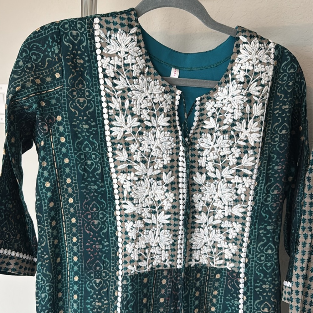 Green Kurti with pants..Indian clothing - Picture 2 of 5